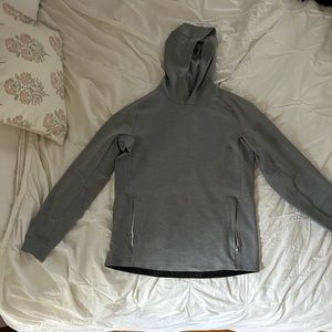 Lululemon Sweatshirt. Medium.